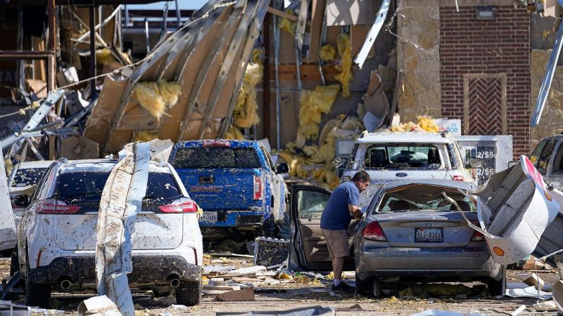 Tormentas con tornados en EE.UU. dejan al menos 19 personas muertas