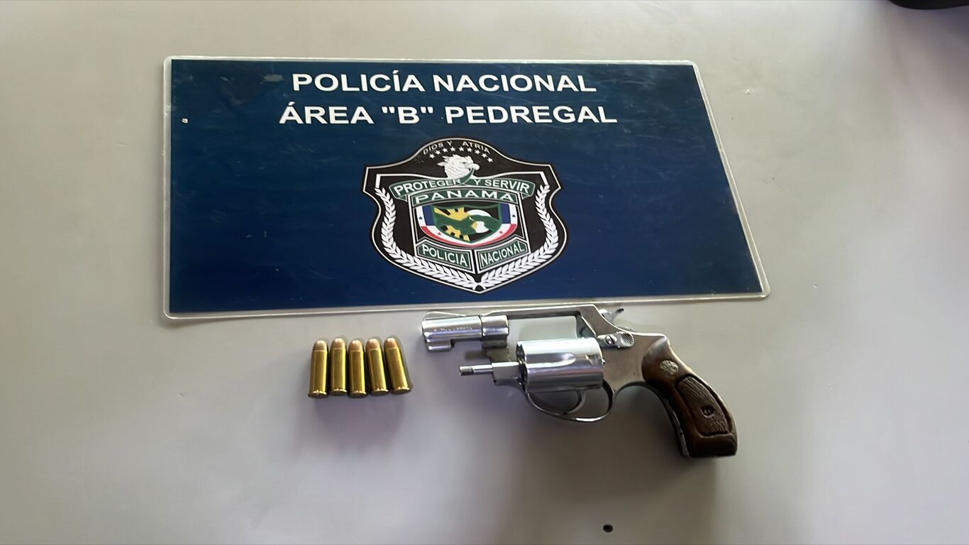 En San Joaquín policía aprehende a un hombre con arma de fuego y municiones
