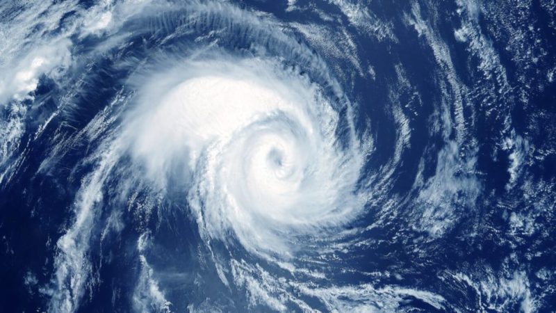 El huracán Larry se fortalece a categoría 2