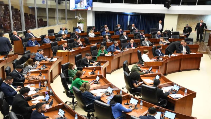 Continúa controversia en Asamblea Nacional por distribución de comisiones
