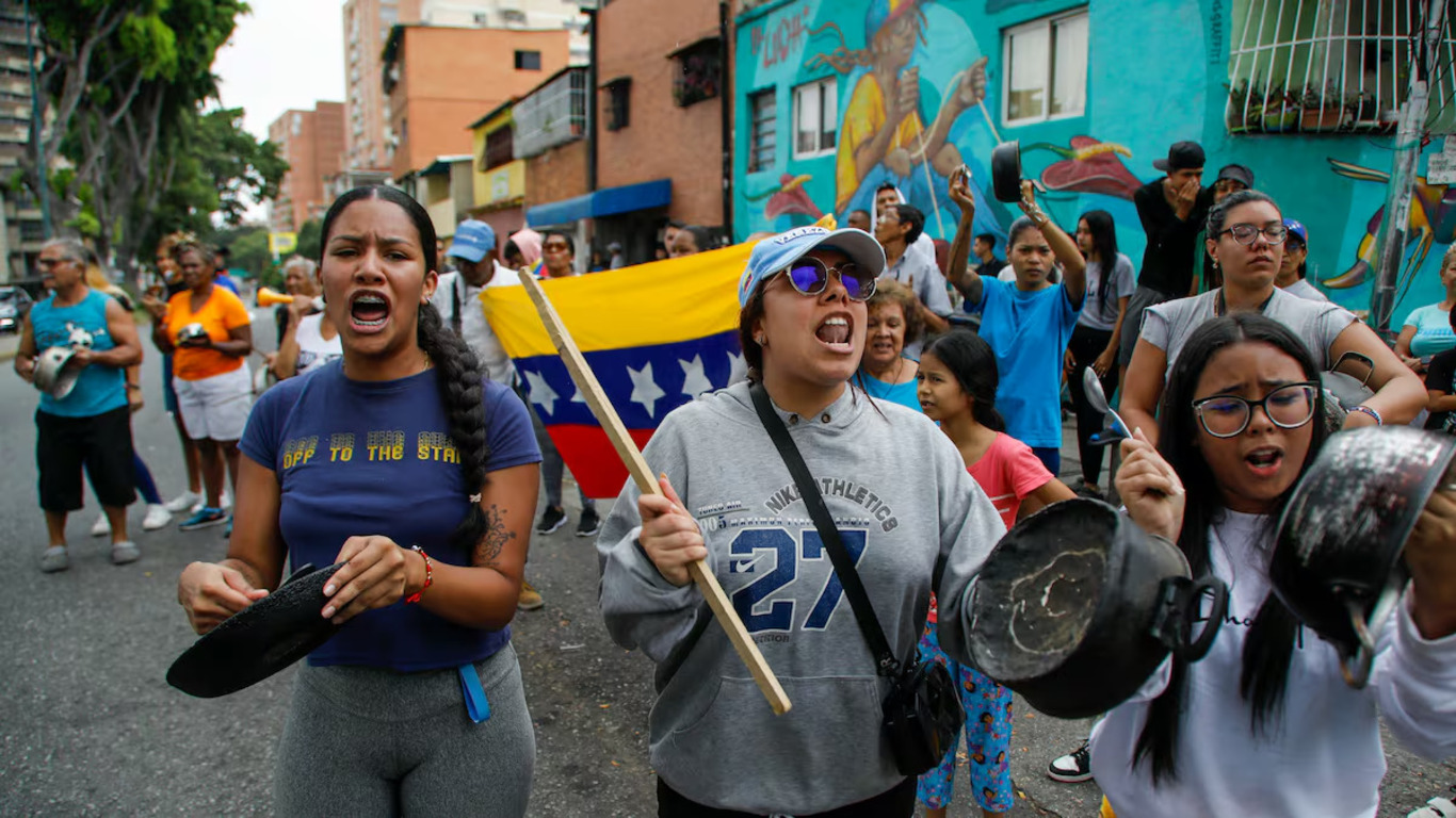 Dos muertos, 46 detenidos y varios heridos durante las protestas contra el fraude Maduro en Venezuela