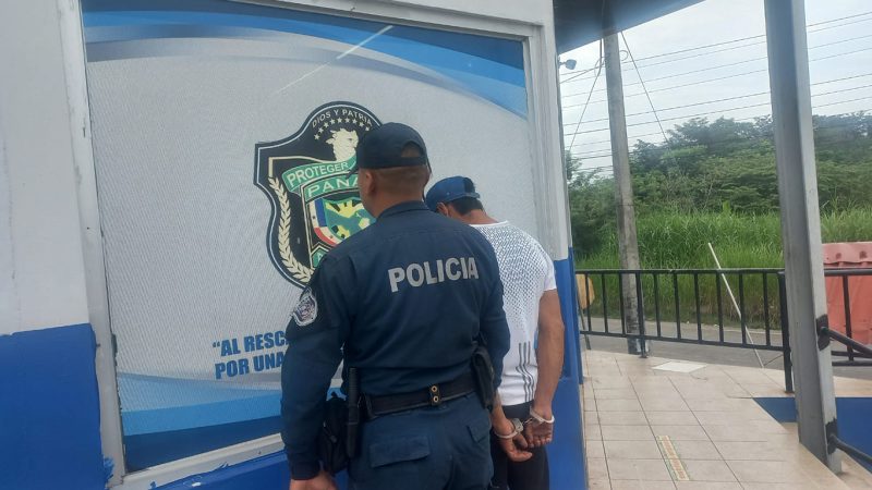 En el Metro de Panamá, policía aprehende a un hombre por pandillerismo