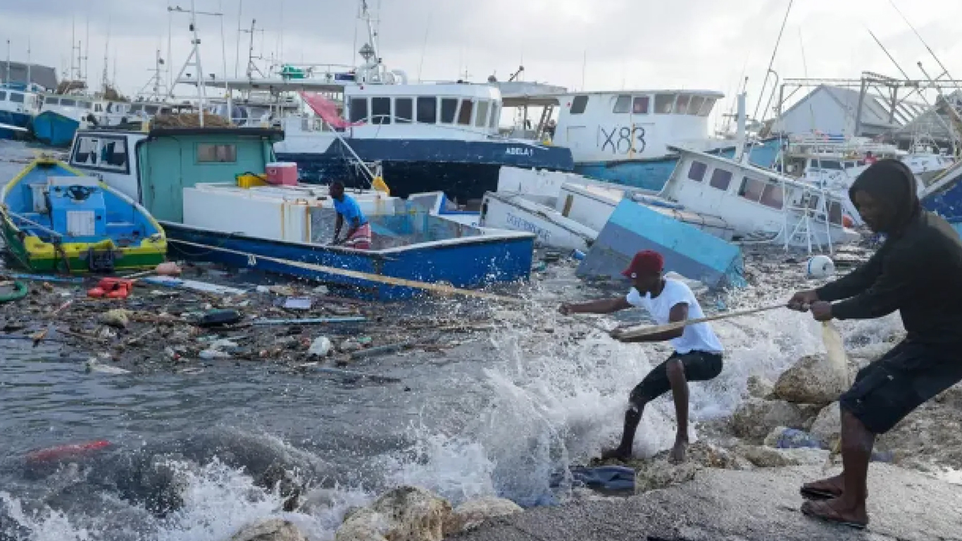 Huracán Beryl traerá condiciones potencialmente mortales a Jamaica este miércoles