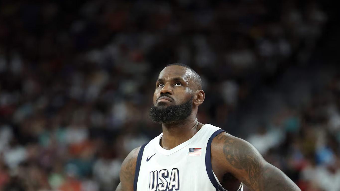 LeBron exculpa a los Lakers de su inmovilismo en el mercado