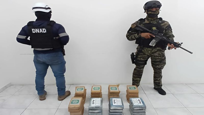 Policía Nacional decomisa 40 paquetes con droga en un Puerto del Pacífico