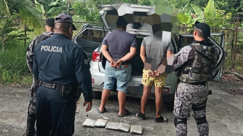 Policía aprehende en Arraiján a dos personas y decomisa cinco paquetes con presunta droga