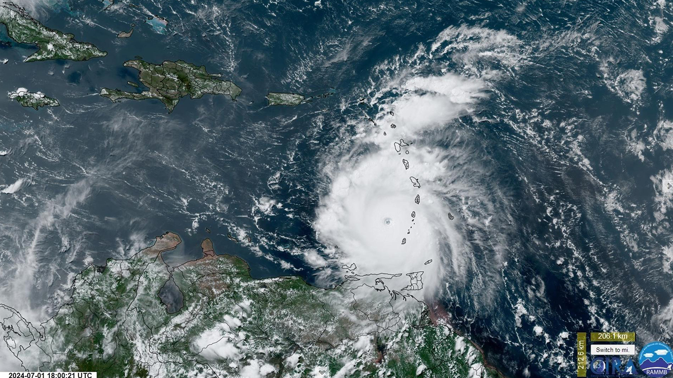 Se espera que el núcleo del huracán Beryl impacte Jamaica al mediodía de hoy