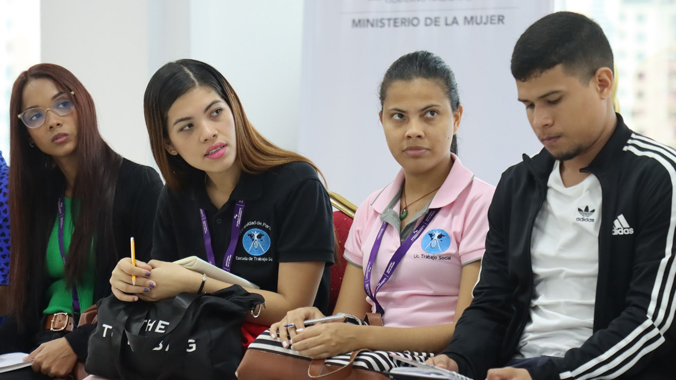 Ministerio de la Mujer brinda taller de capacitación sobre prevención de la violencia doméstica y sexual a jóvenes