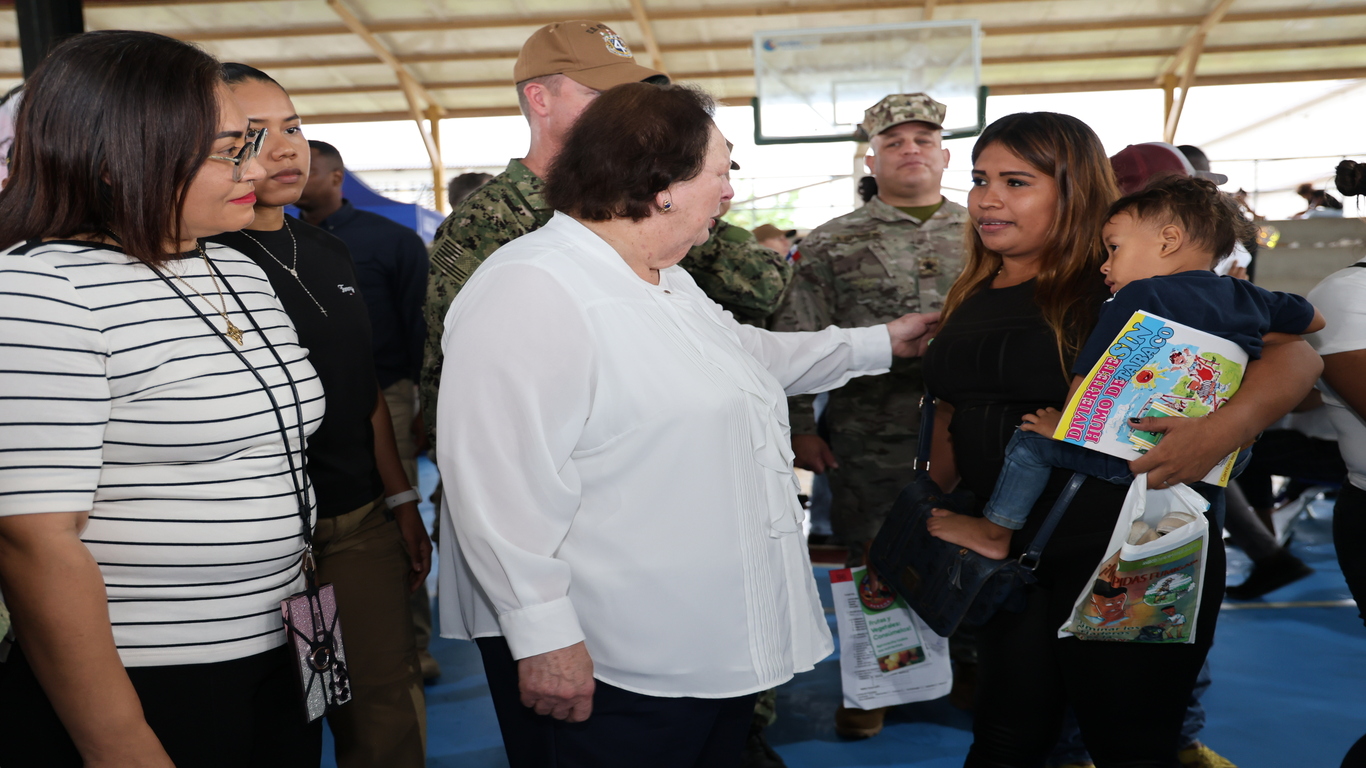 Embajadora de Estados Unidos visita Colón en medio de la misión ” promesa continua 2024″.