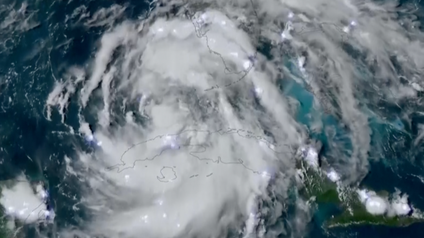 Huracán Debby toca tierra en Florida