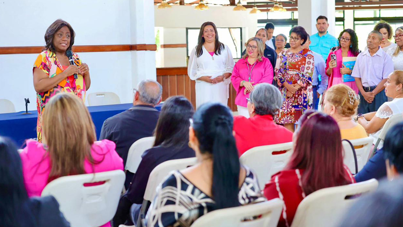 Meduca oficializa el programa Escuela para Padres