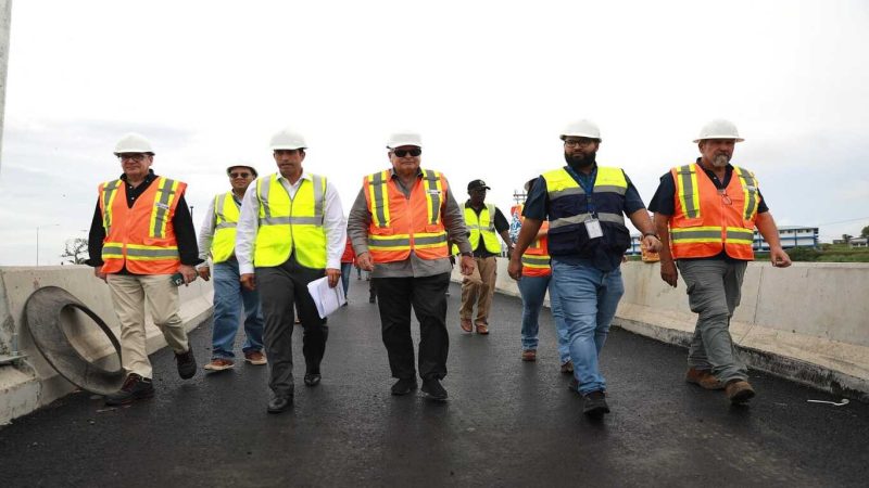 Ministros del MOP y Asuntos del Canal inspeccionan avance de proyectos de carretera en Panamá Oeste