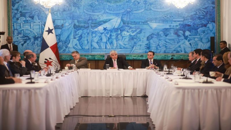 Presidente Mulino detalla su plan para la CSS a empresarios del país