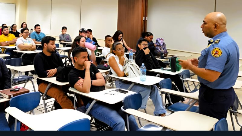 Academia de formación de Bomberos capacitan a estudiantes de la Universidad Tecnológica