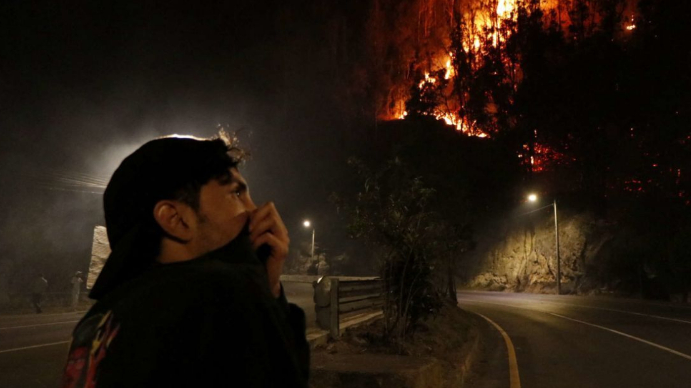 Detienen a un segundo hombre presuntamente involucrado en los incendios en Quito